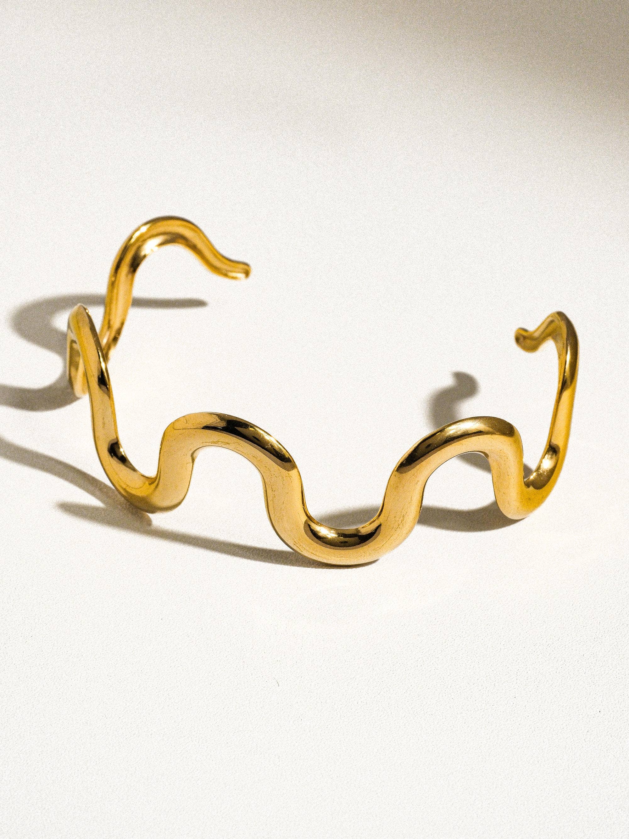 Félix 18K Gold Non-Tarnish Wavy Bold Statement Bracelet: Yellow Gold