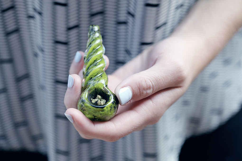 How To Pack A Bowl: Everything You Need To Know About Loading A Bowl Of Weed  - Magnetic Magazine
