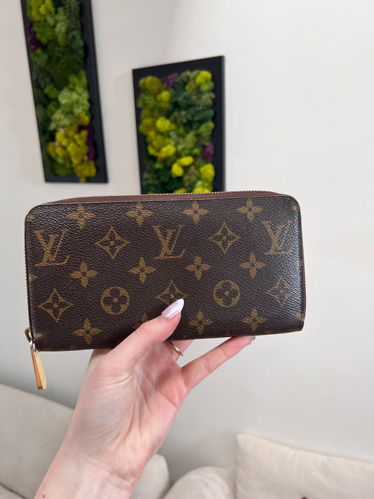 Louis Vuitton Monogram Pochette Passeport Trifold Wallet – Bag Babes  Boutique LLC