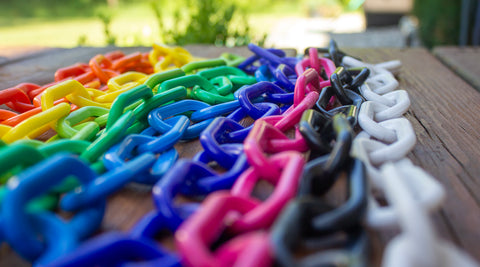 Mr Chain Has A Variety of Plastic Chain Colors