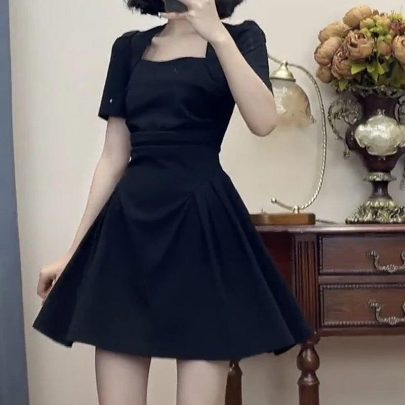 Elegant Vintage Mini Dress with High Waist A-Line Design - Image 4