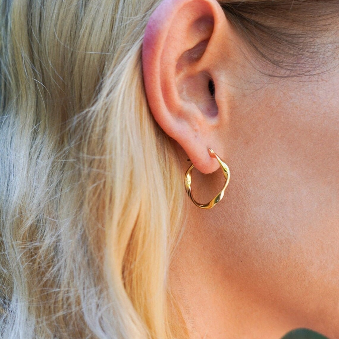Mini Curved Hoop Earrings