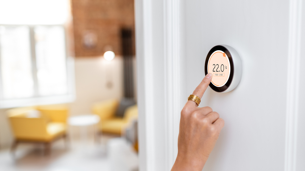 Smart thermostat for energy efficiency
