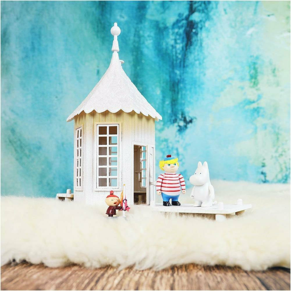 Moomin Bathhouse and 3 figures - Martinex - The Official Moomin Shop