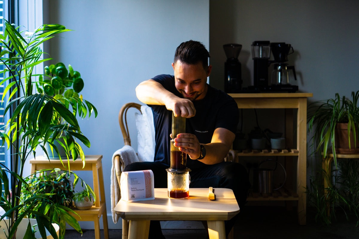 Charlie plunges the Sow coffee in the Aeropress.