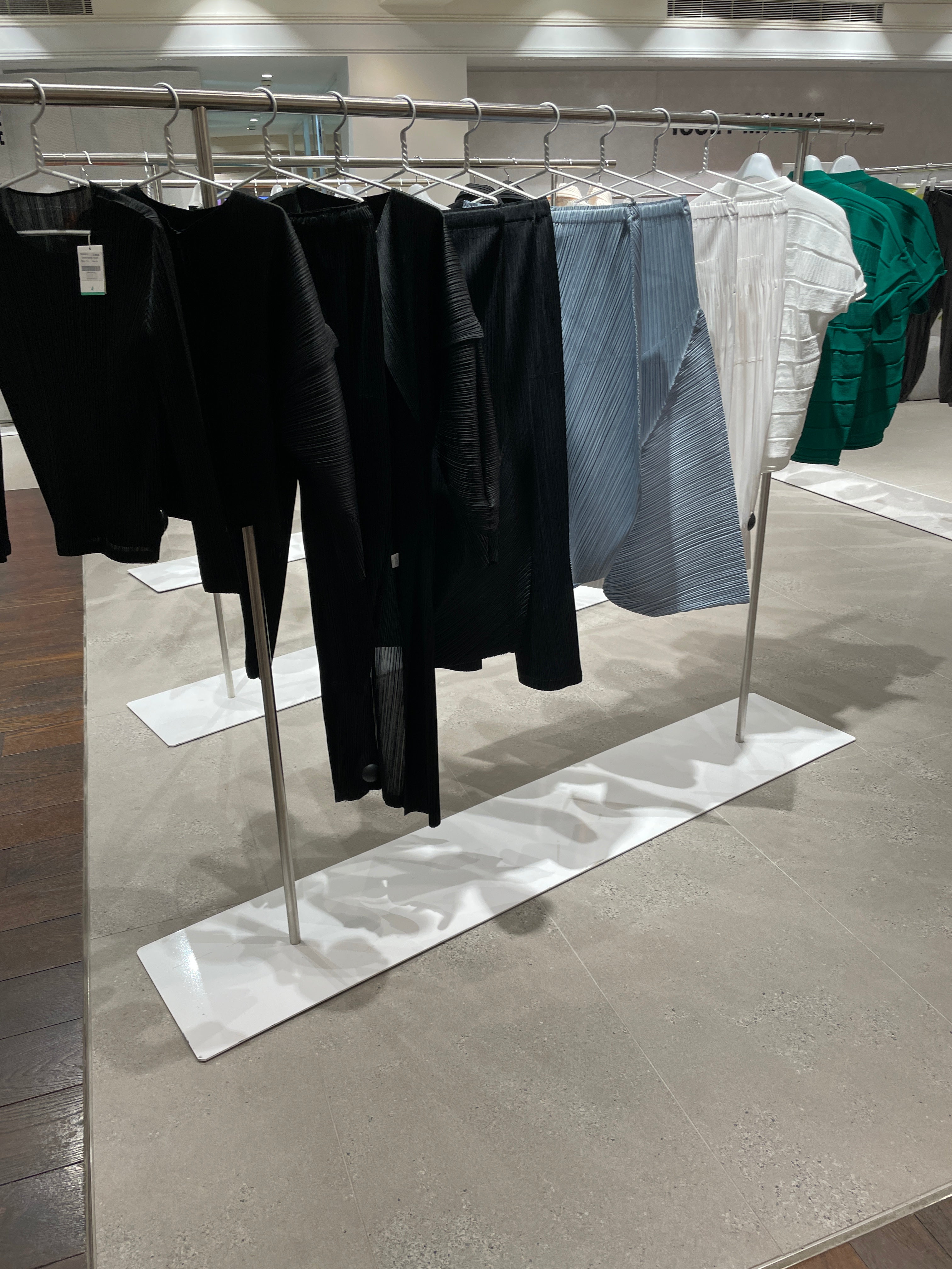 国内正規品 PLEATS MIYAKE 三宅一生PLEATS PLEASE PLEASE 割引新品