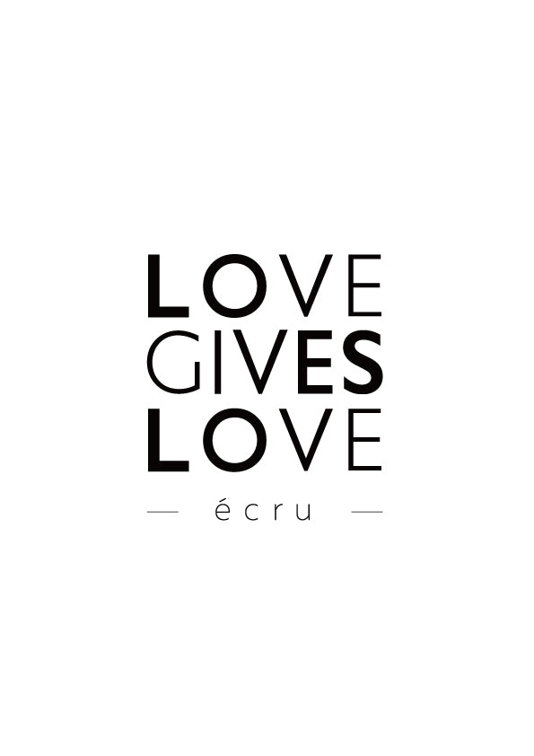 LOVE GIVES LOVE écru CHILL ロゴTシャツ