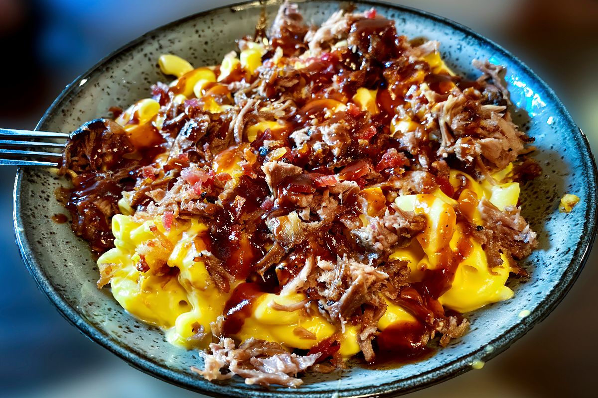 brisket mac and cheese in a blue serving plate