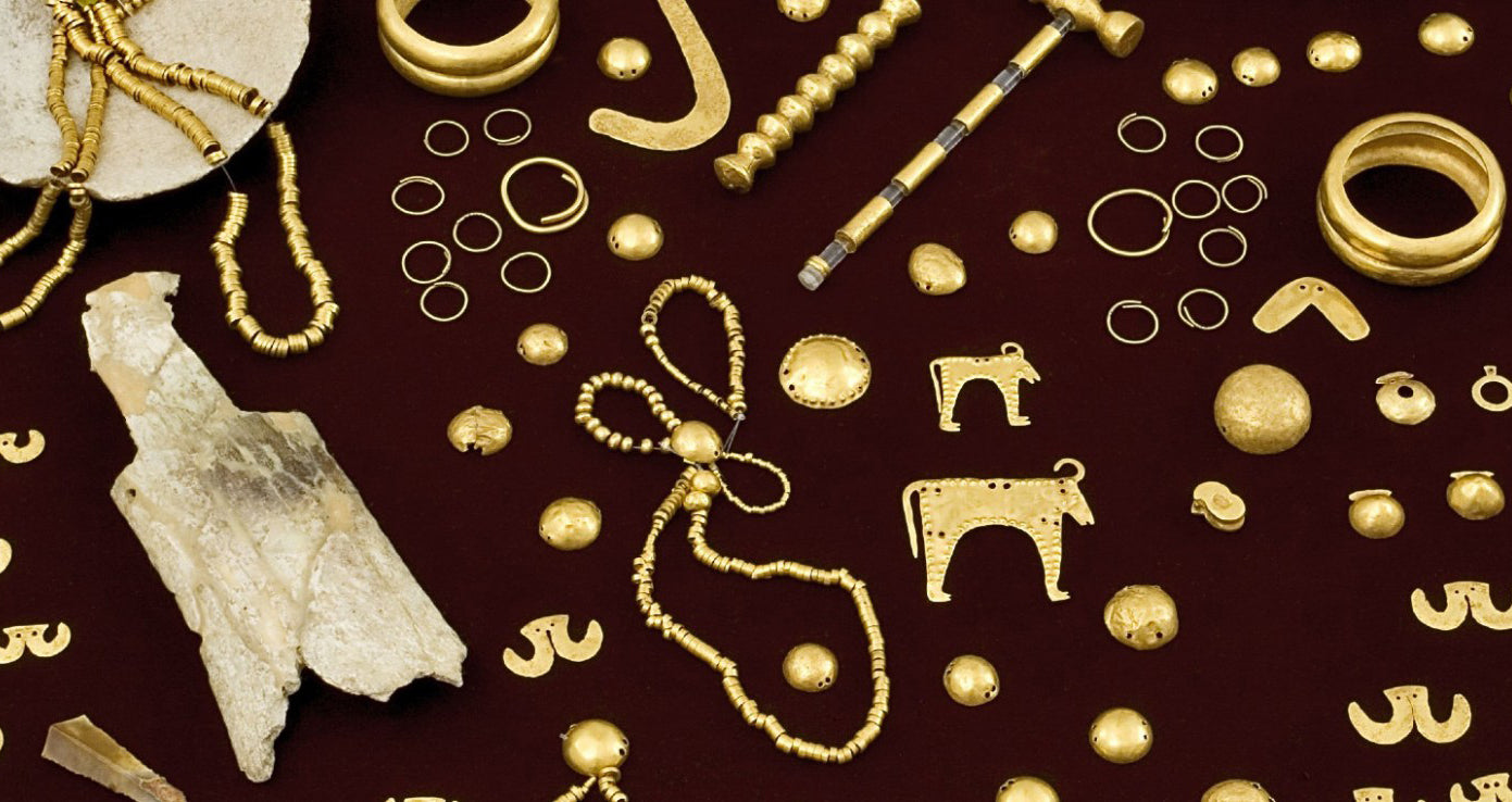 ヴァルナ遺跡から出土した金の宝飾品