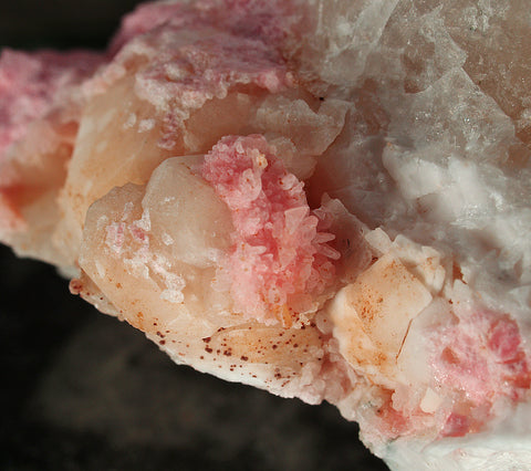 tugtupite crystals