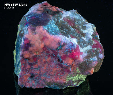 hackmanite and calcite under midwave uv light