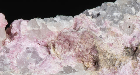 tenebrescent tugtupite crystals