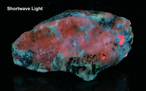 hackmanite under shortwave uv light