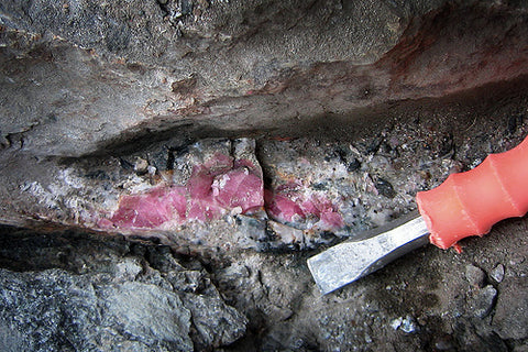 tugtupite from greenland