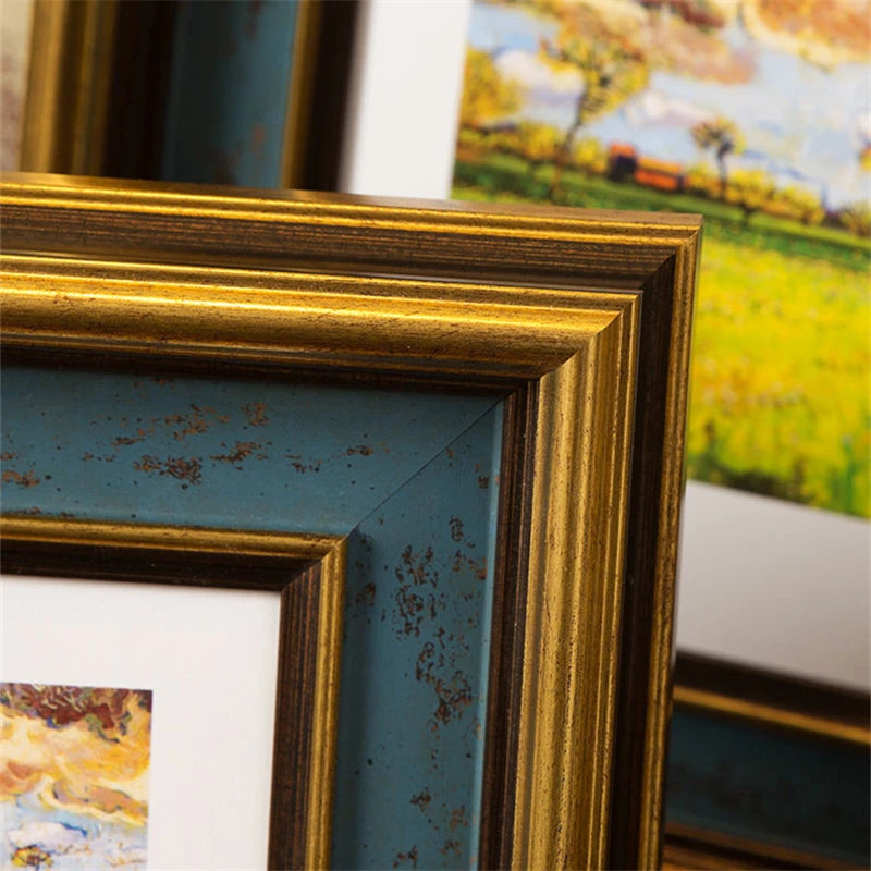 Charming Gold Border Photo Frame for Christmas Decor - Image 7