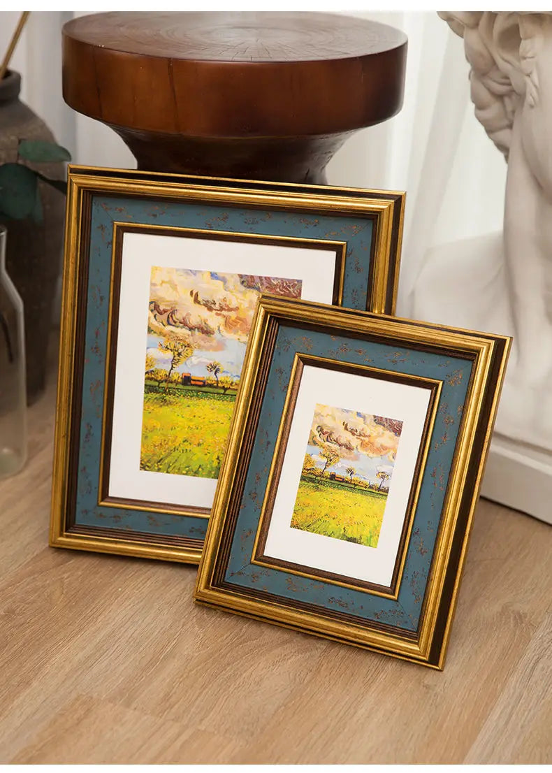 Charming Gold Border Photo Frame for Christmas Decor - Image 12