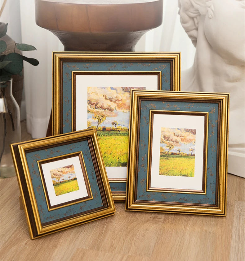 Charming Gold Border Photo Frame for Christmas Decor - Image 9