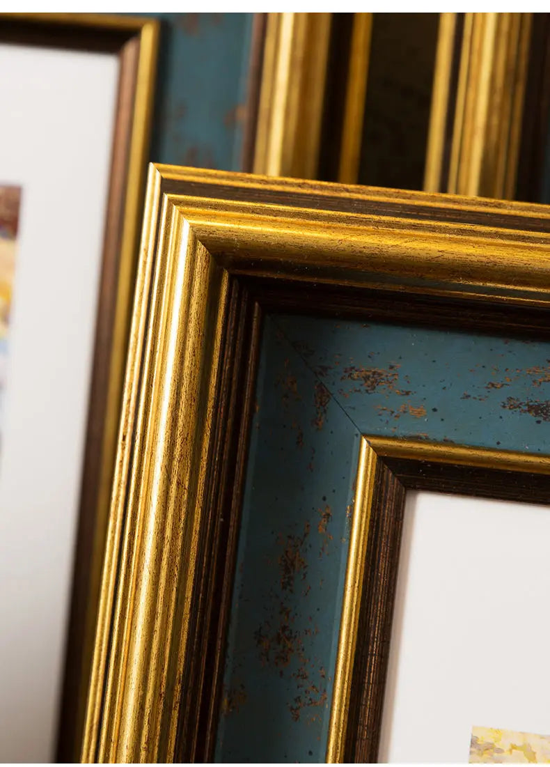 Charming Gold Border Photo Frame for Christmas Decor - Image 17