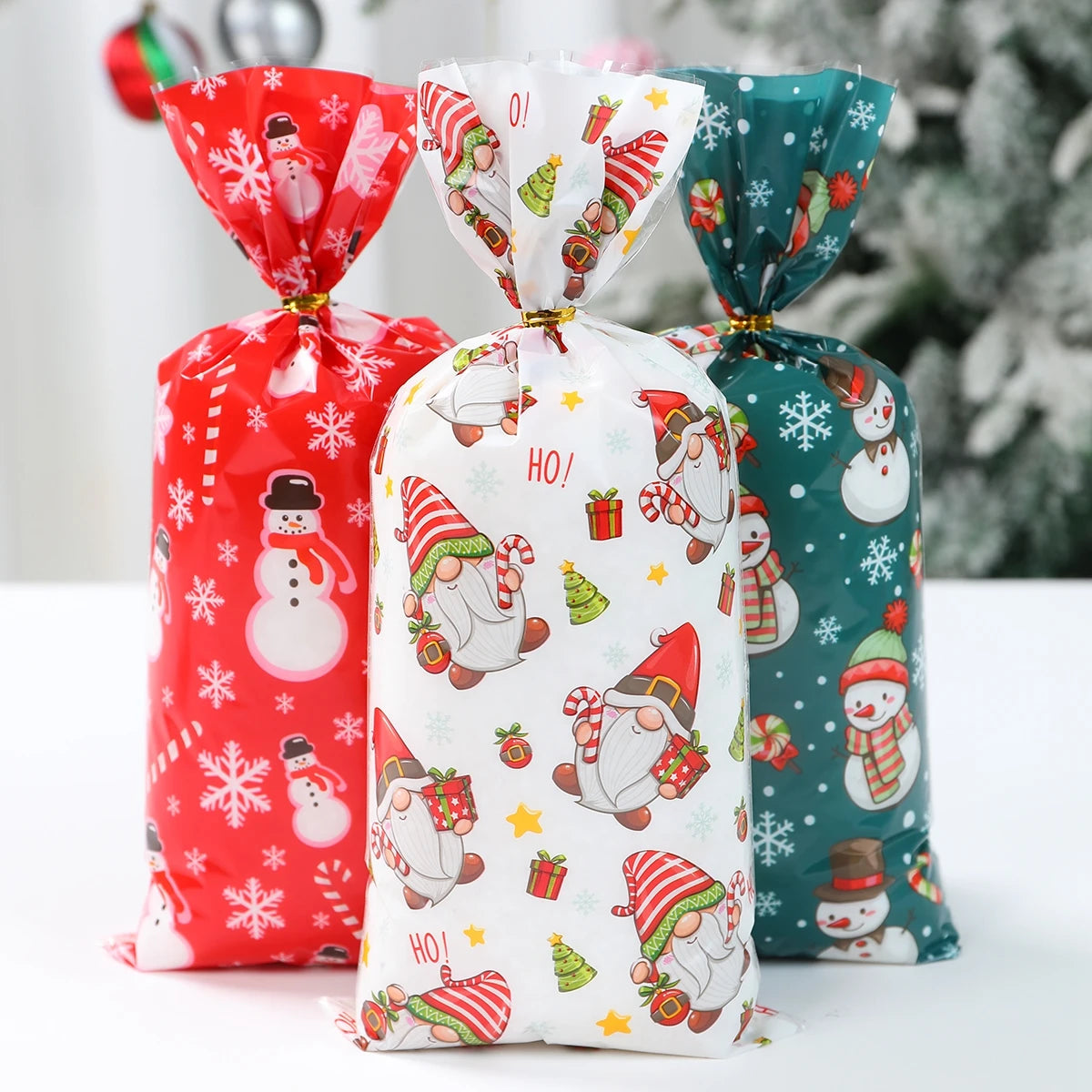 Festive Christmas Candy Bags for Holiday Treats - Image 3