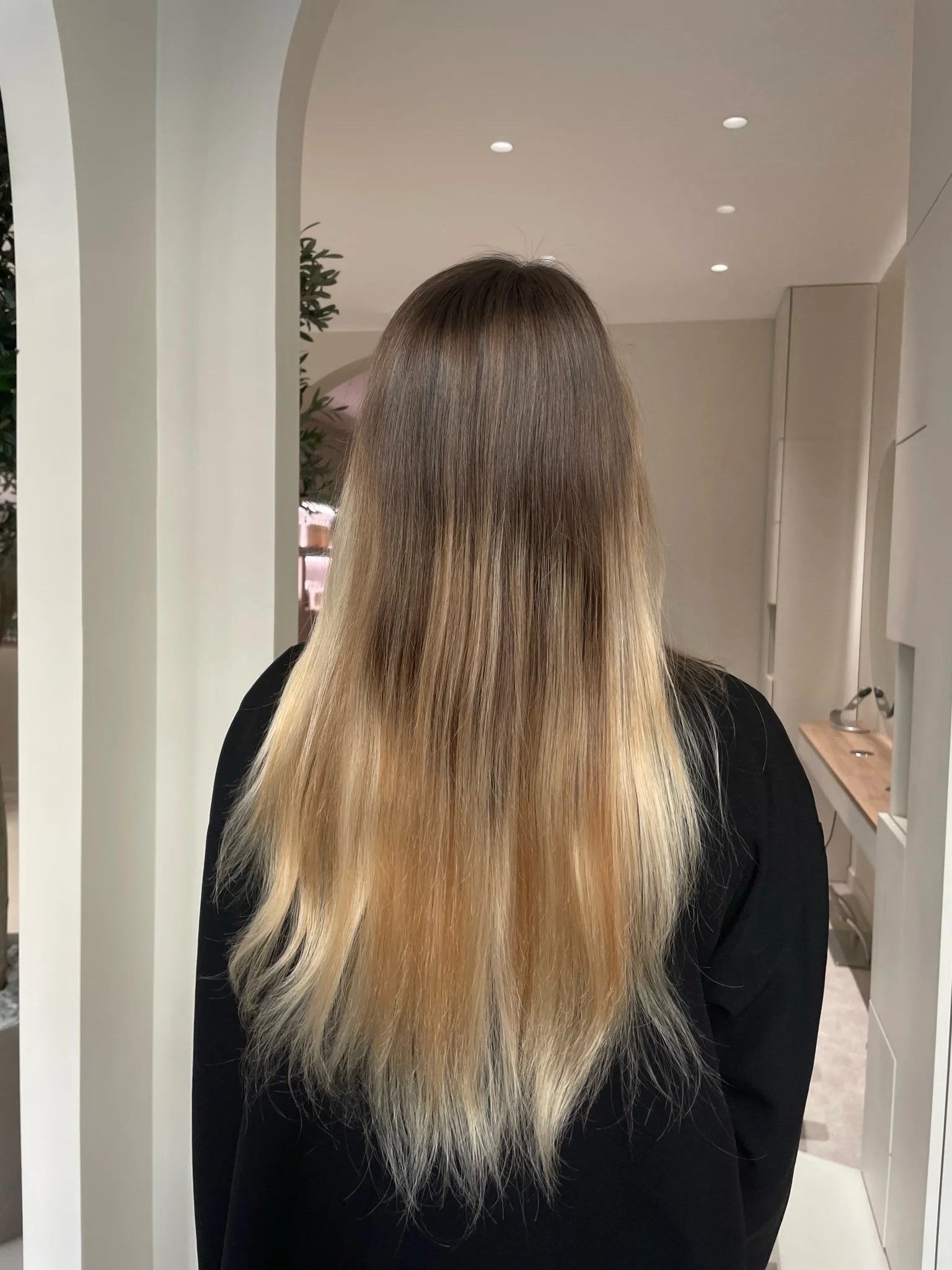 Balayage Signature - Avant / Après cheveux blonds foncés - Tuccinardi