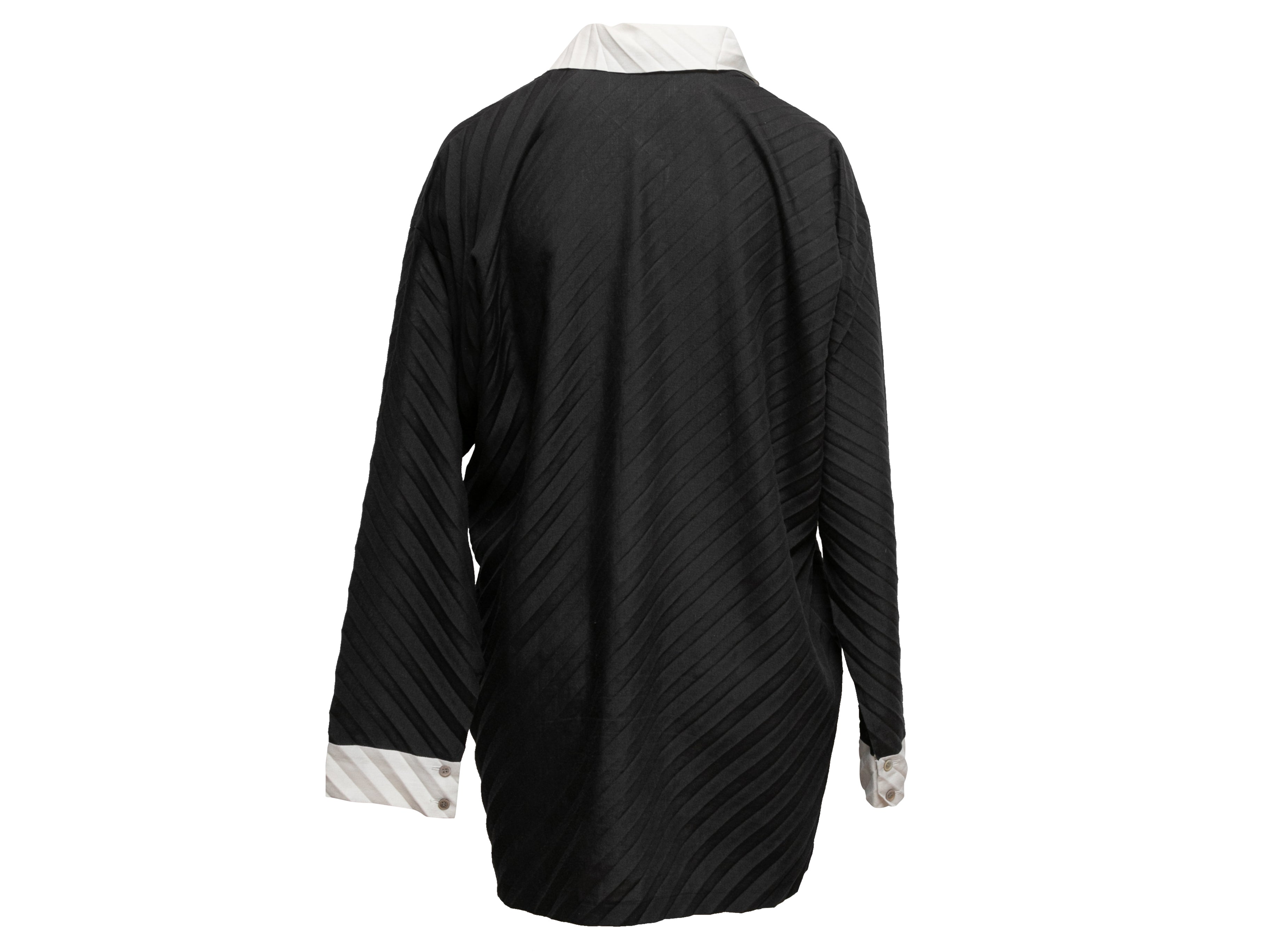 Black & Pleated Long Sleeve Top Size US M/L