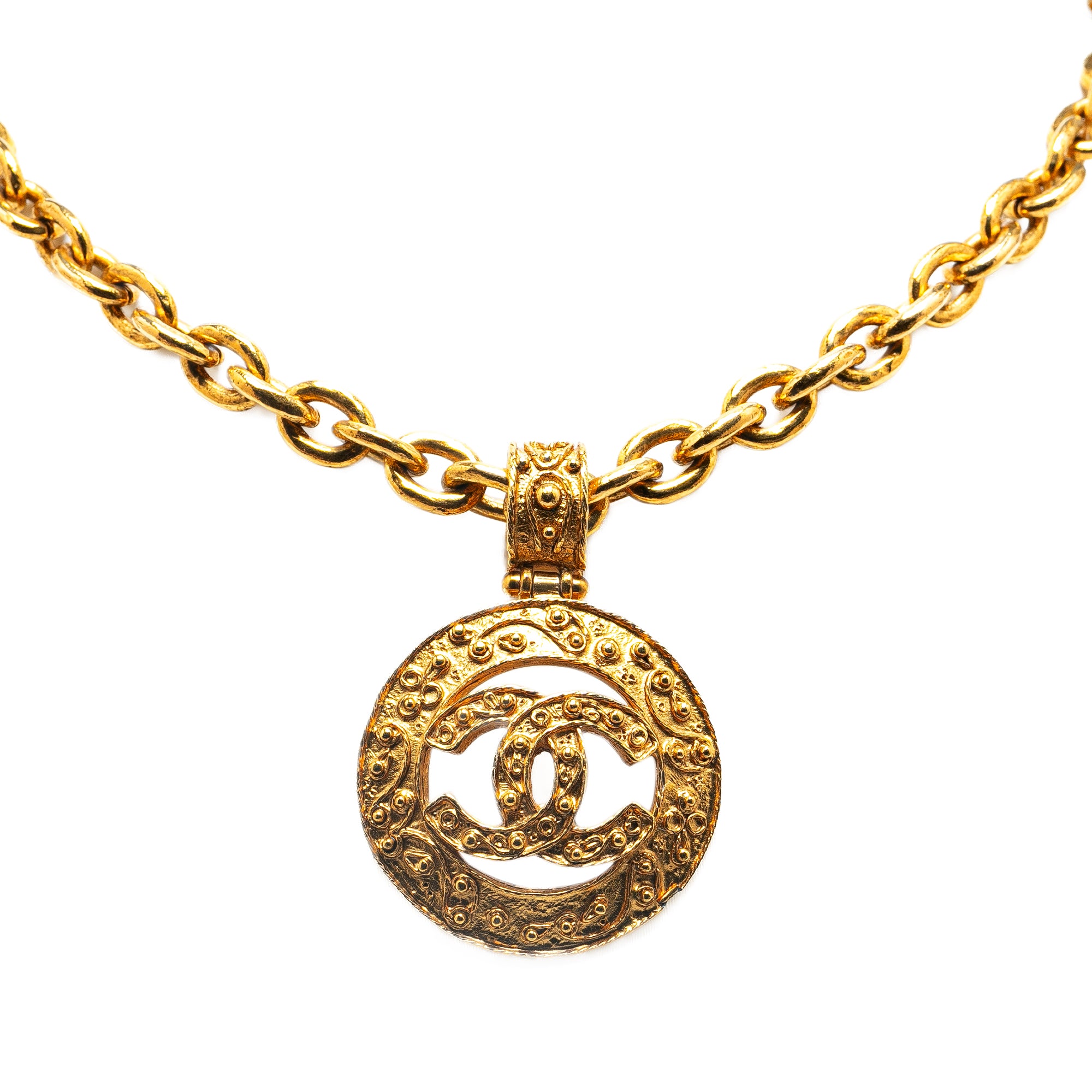 Image of Gold Chanel CC Round Pendant Necklace