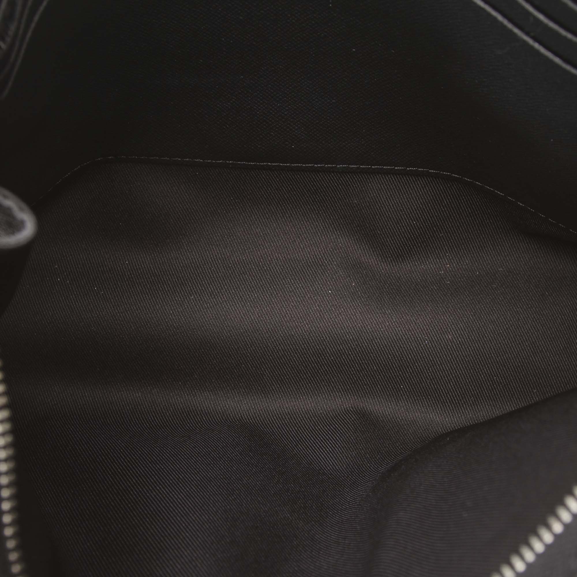 Black Louis Vuitton Taiga Pochette Voyage MM – Designer Revival