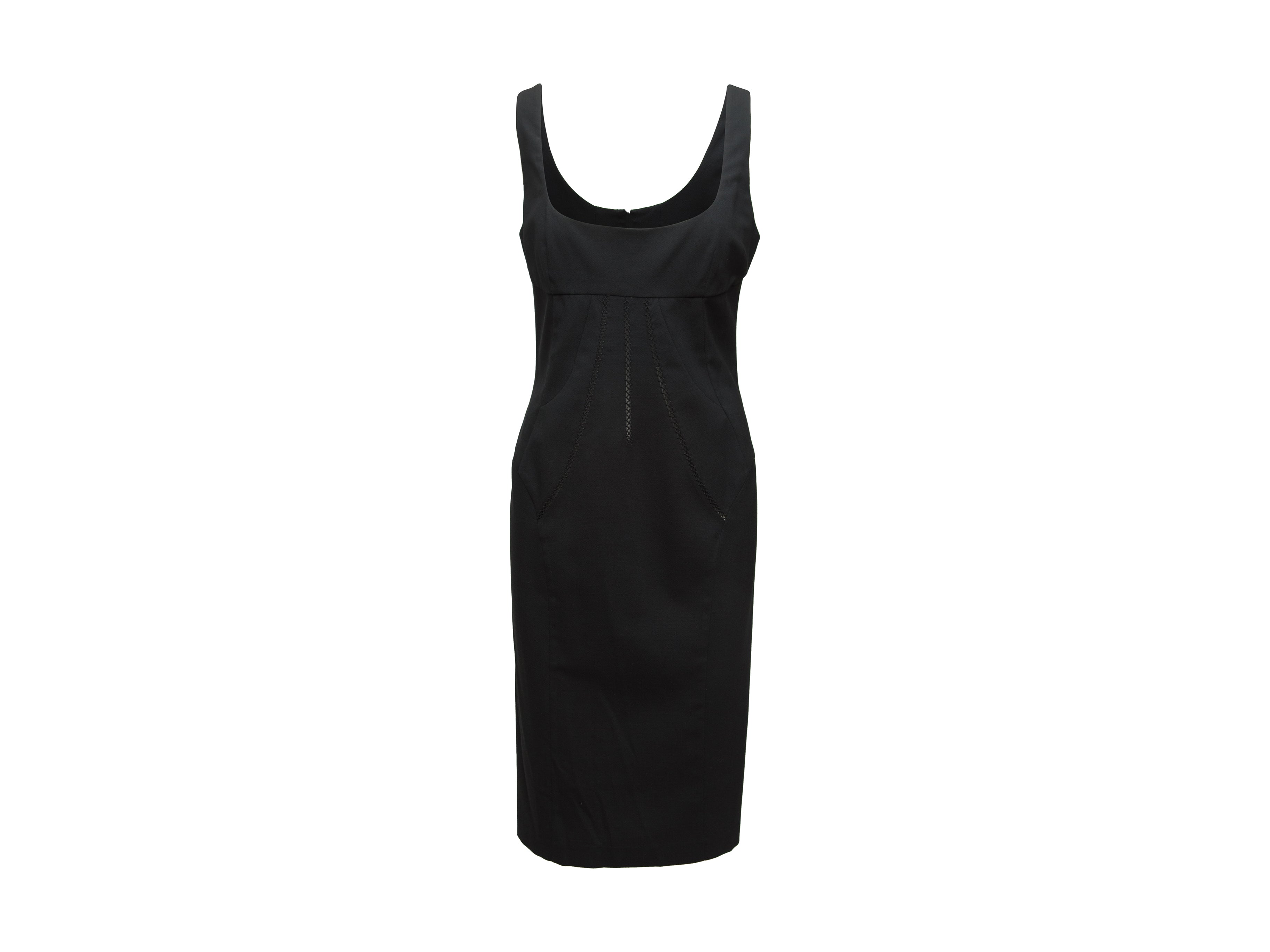 black sleeveless fitted dress