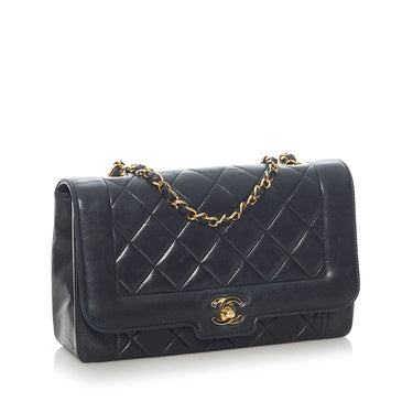 Chanel Vintage Black Quilted Lambskin Leather Medium Single Chain Flap Bag in New Condition