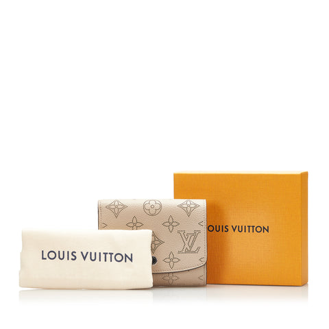 This Louis Vuitton Wallet is made with PAPER?! 