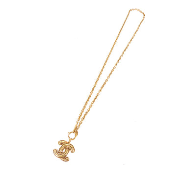 Louis Vuitton Gold Tone Gamble Necklace Golden Metal ref.98433 - Joli Closet