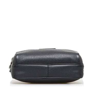 Gray Louis Vuitton Taurillon Alpha Messenger Crossbody Bag – Designer  Revival