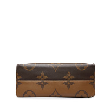 Louis Vuitton Clutch bags Golden Cloth ref.945872 - Joli Closet