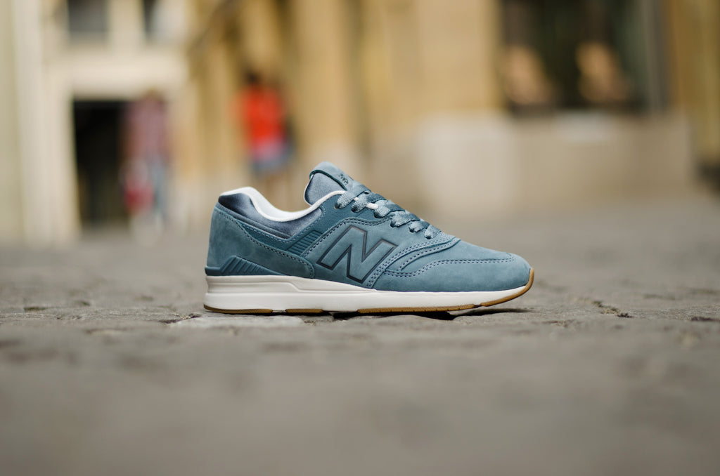 new balance leather 697