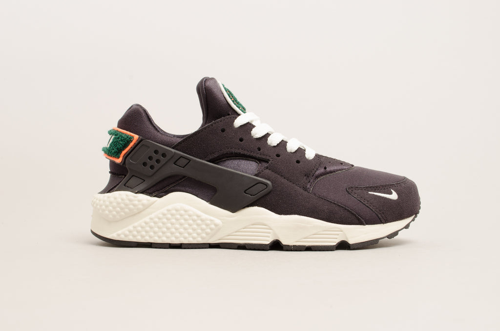 nike huaraches black and orange