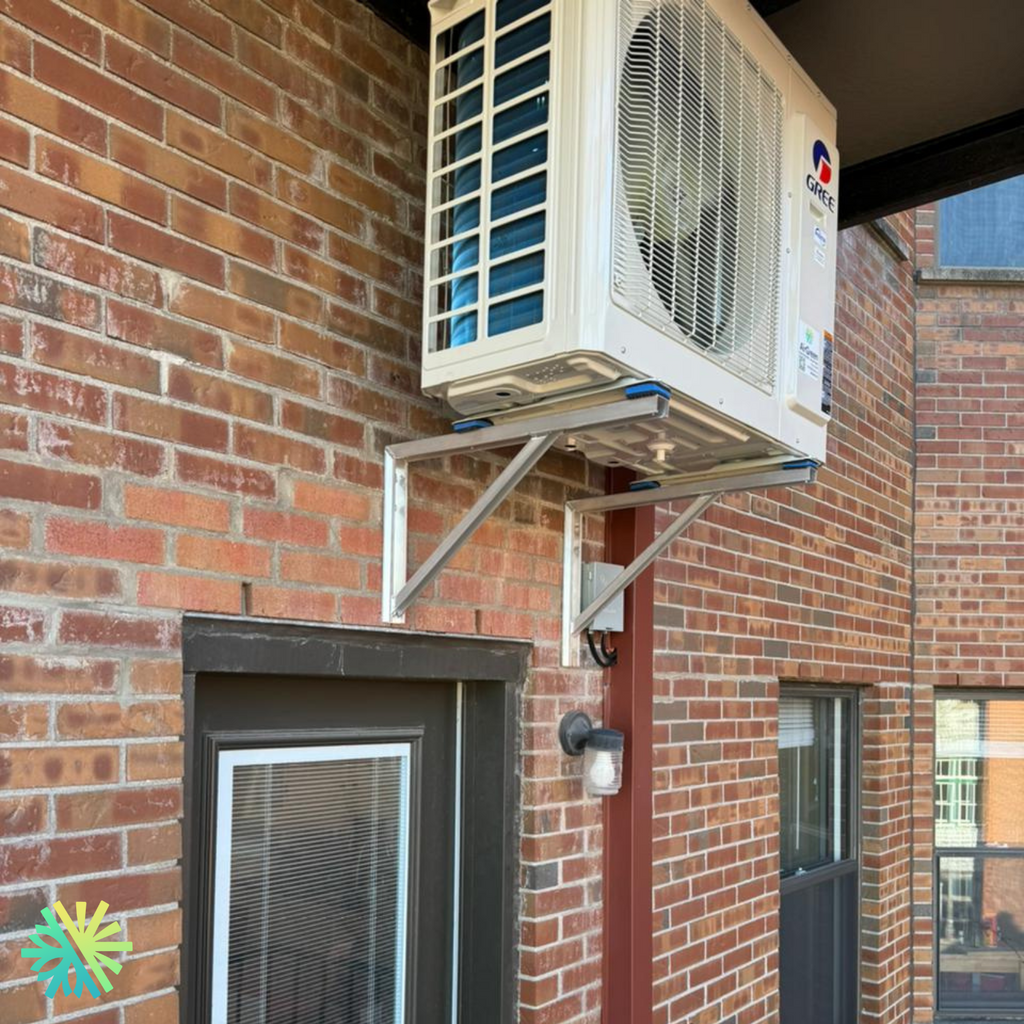 Installation of a Gree FreeMatch Extreme Double Zone Heat Pump in Laval