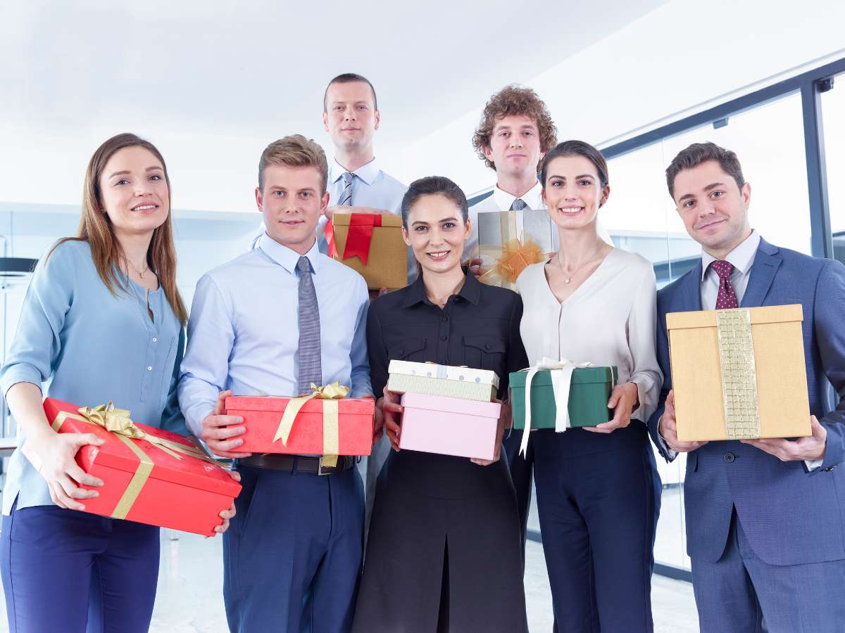 2. Corporate Gifting Improves Employee Relationships