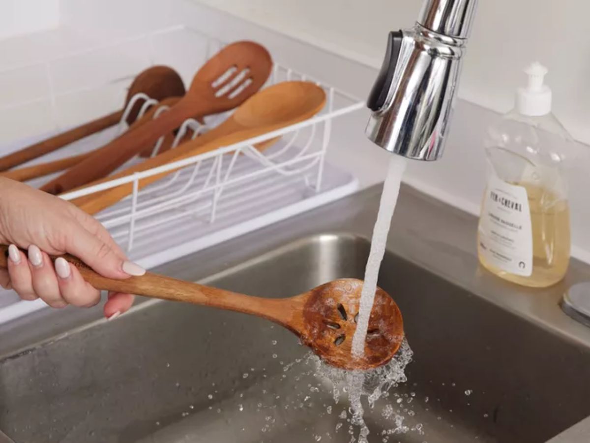 Step-by-Step Guide to Cleaning Wooden Utensils