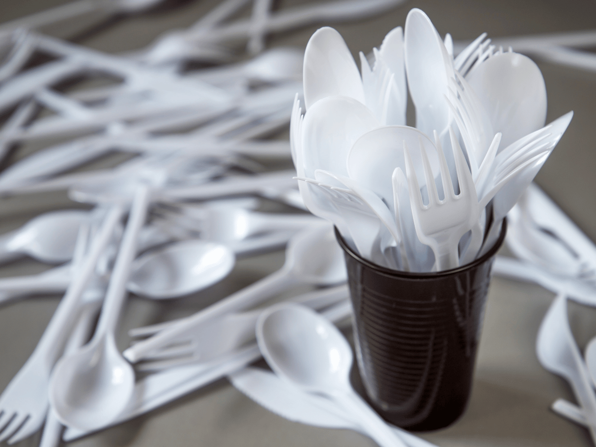 Pros & Cons of Plastic Spoon