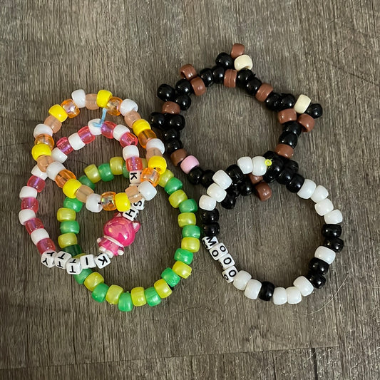 Hi guys! New to kandi, I was wondering if this string is good to use for  cuffs like the one pictured? It is .7mm : r/kandi