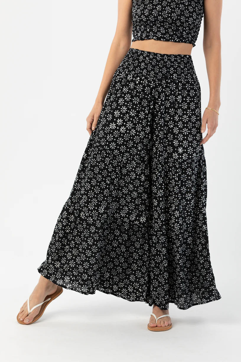 Flowy wide leg pants in black print