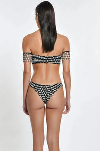 Black And White Textured V-Cut Bottom