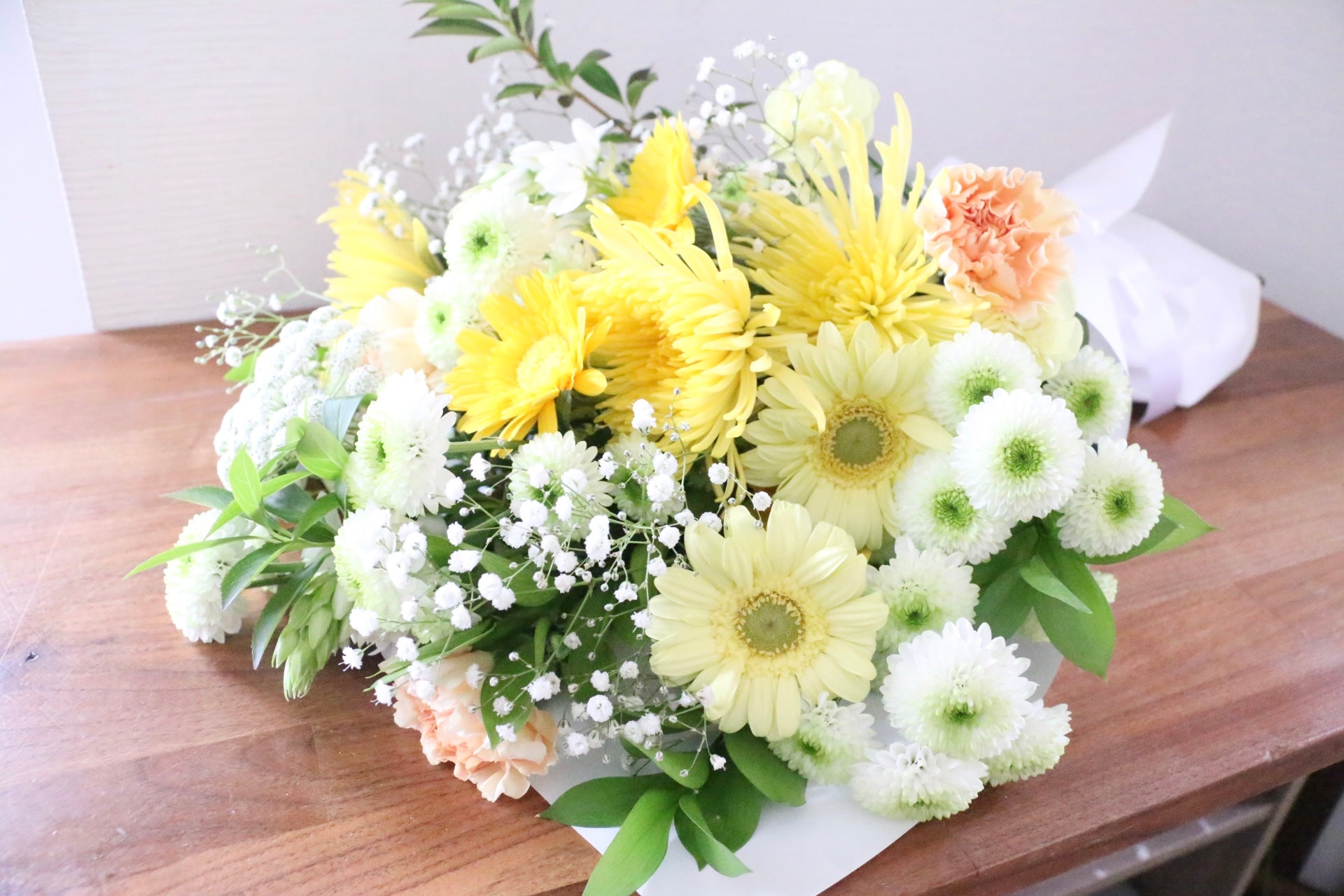 お供え花 花束9,000円サイズ 白・黄色