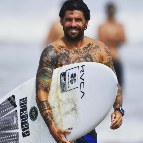 carlos-carreira-surfing-xtivate-lifestyle
