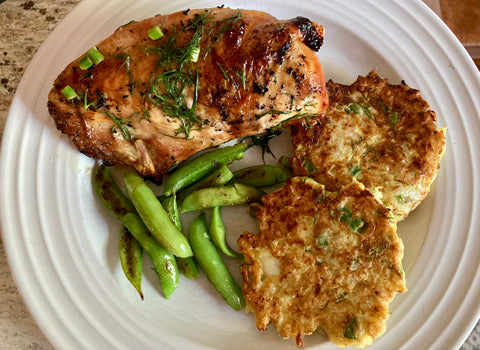 Exceptional grilled chicken with kohlrabi fritters