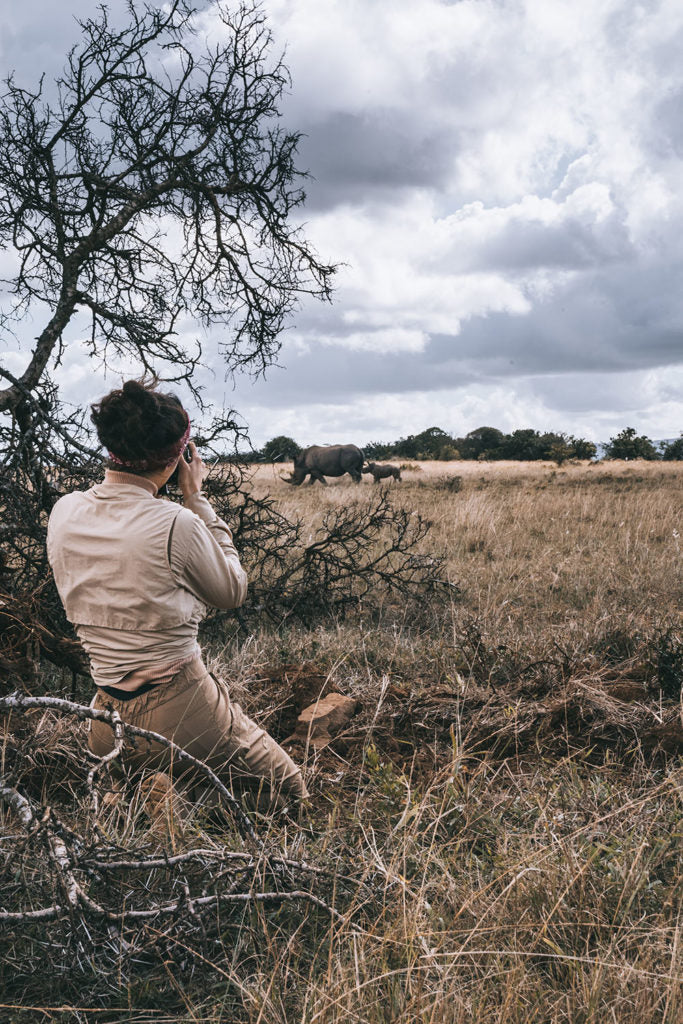 Camilla Roses photographing rhinoes