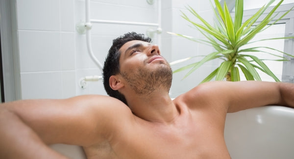 Um banho diário com sabonete líquido de eucalipto é uma maneira fácil e eficaz de reduzir o estresse, melhorar o humor e rejuvenescer a pele.