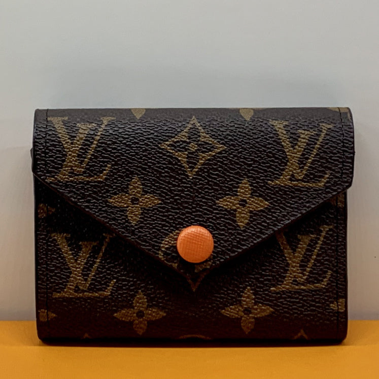 Louis Vuitton LV Women Leather Multicolor Buckle Wallet Purse