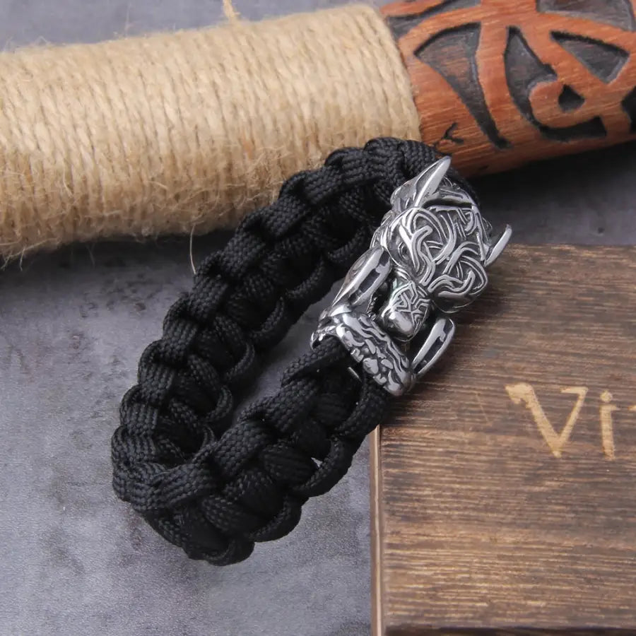 Paracord Bracelet With Wolf Clasp -  Denmark