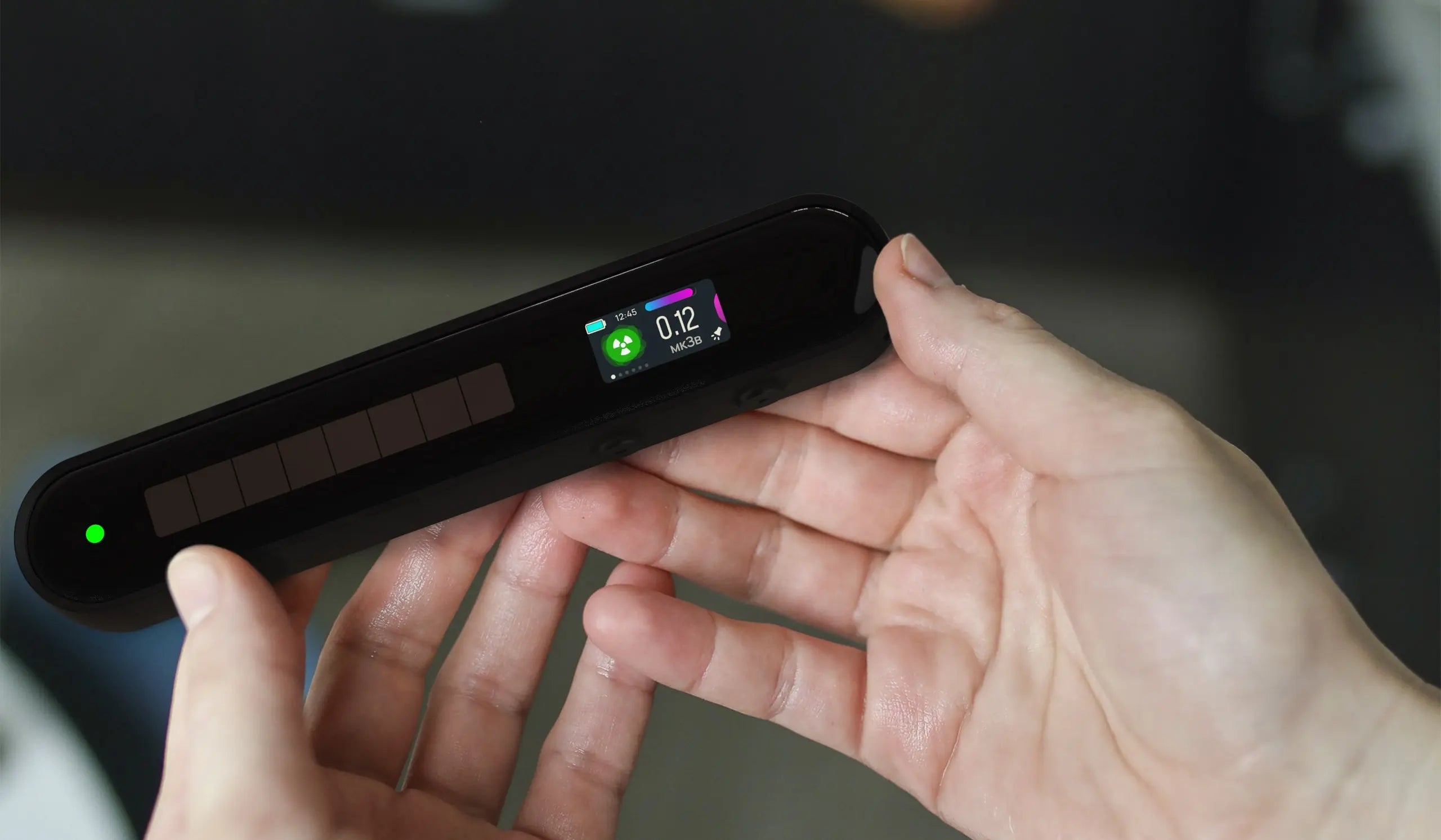 Milerd HiStand featuring a solar panel, demonstrating its portable and eco-friendly design.